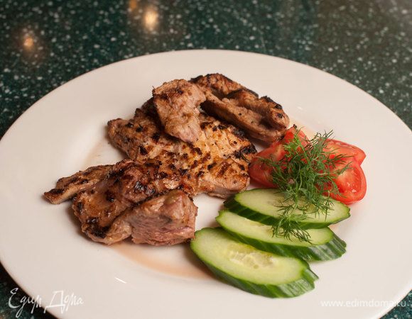 Готовим свинину до желаемой степени прожарки.
Приятного аппетита! 