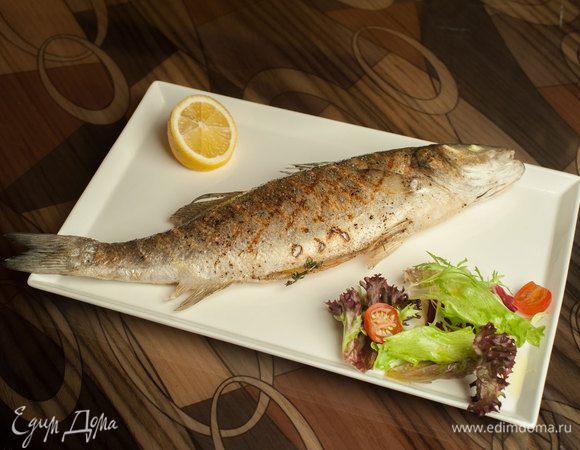 Выложить рыбу на гриль, смазав маслом. Жарить до готовности. Смешать все ингредиенты для соуса и подавать на стол!
Приятного аппетита!