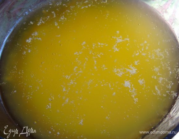 Сливочное масло растопите и остудите.