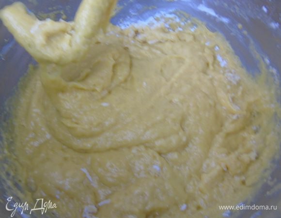 Тесто будет жидким и липким и вот тут начинается труд :) Нужно как следует выбивать кулаком минут 20, или отправить в тестомешалку на 10-15 минут, но муки больше не добавляйте.