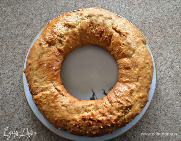 Готовность кулича проверяйте деревянной шпажкой.