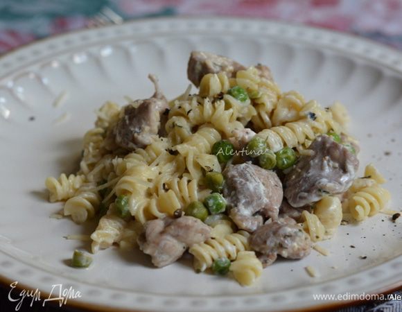 Посыпать тертым пармезан, лимонной цедрой и подавать к столу. Приятного аппетита.