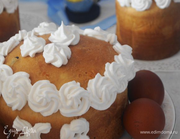 Украшаем куличи меренгой по своему вкусу. Я украсила при помощи кондитерского мешка.