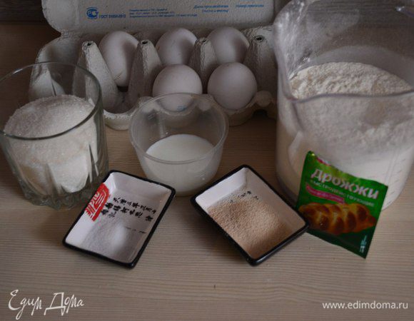 Масло должно быть холодное (на фото его нет — оно в холодильнике дожидается своего времени).