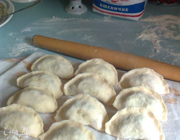 Готовые вареники варю минут 7.