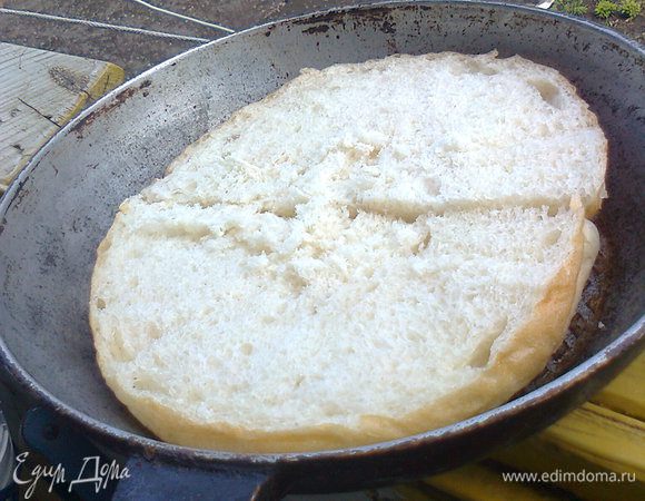 Такую пиццу легко приготовить за 7 минут на сковороде сверху плиты.