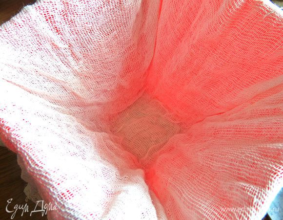 Нужно только выстелить любую форму двойной новейшей марлей, слегка смоченной и отжатой.