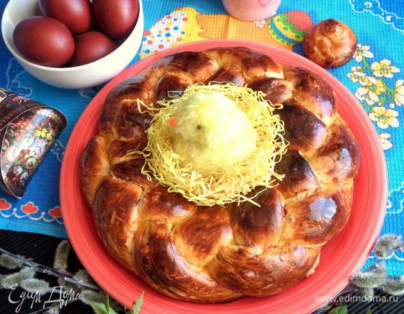 Серединку украшаем символичным "гнездышком" с птенцом или яичками.