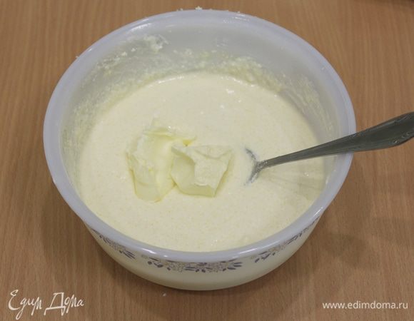 Добавить мягкое сливочное масло.