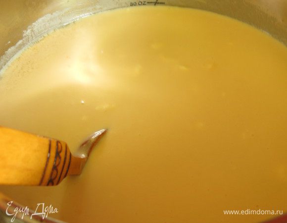 Нагреваем до 75°С, даем створожится. Если хлопья не образуются, можно добавить ложку-две лимонного сока.