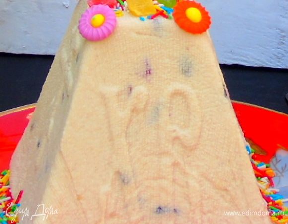 Утром переверните на тарелку, снимите форму и марлю, украсьте по желанию!!! Со Светлой Пасхой!!! Христос Воскрес!!!