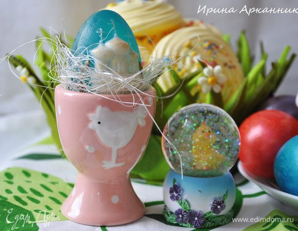 Добавить лимонный сок. Добавлять краситель и частям сахарную пудру, взбивать на средней скорости до появления пиков. Выложить на противень с пергаментом с помощью кондитерского мешка с фигурной насадкой. выпекать при 110°С около 1 часа.