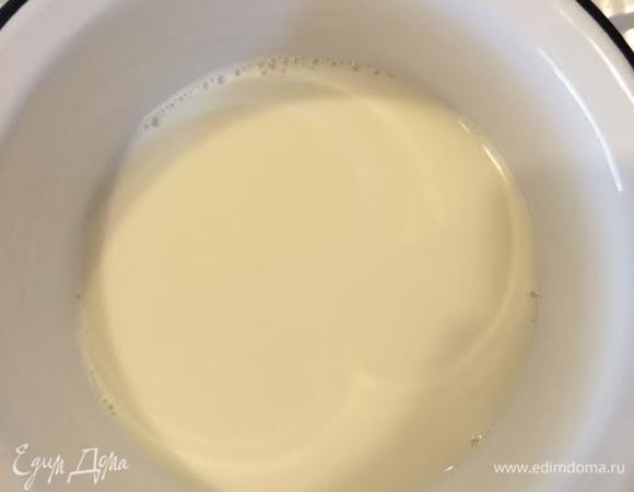 Молоко слегка подогреть.