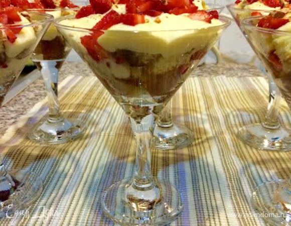 Сверху посыпать миндалем.