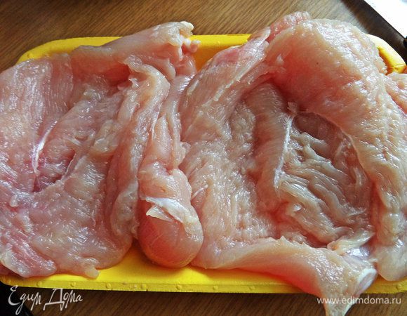 Разрезать по горизонтали, можно просто раскрыть книжечкой.