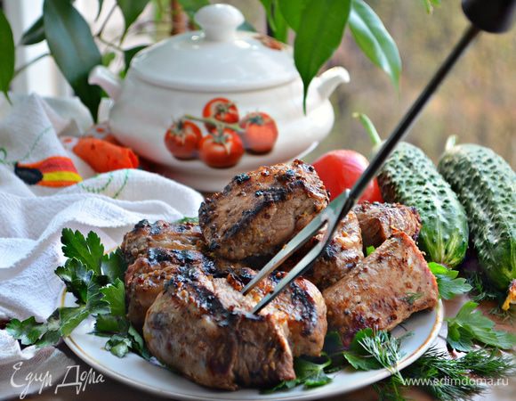 Подавайте готовые ребрышки к столу горячими. Приятного вам аппетита и вкусного пикника!