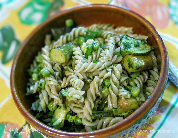 Можно добавить любую рубленную зелень. У меня немного петрушки. Полезный ужин готов. Приятного аппетита! 