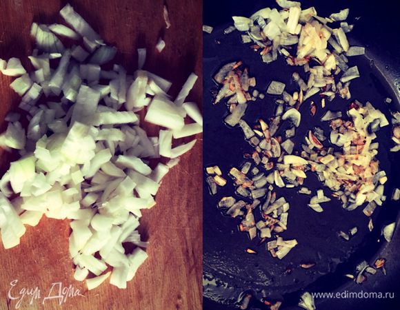 Нарезать и обжарить лук. Я его выжариваю. И сразу добавить в кипящую воду (чтобы он не чувствовался).