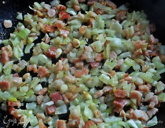 Жарим теперь все вместе.