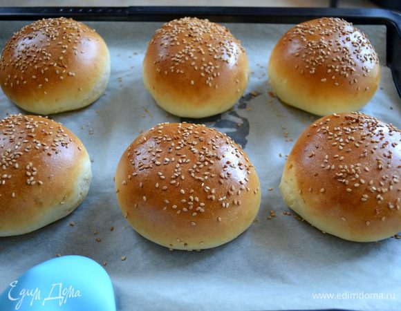 Выпекать в горячей духовке 15-18 минут, до золотистого цвета.