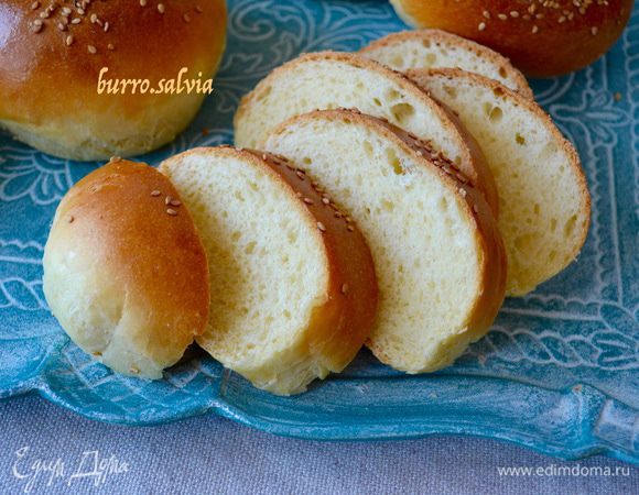 А вот такие булочки получаются в разрезе (если и ваши дети захотят использовать булочки не по прямому "назначению"!) Нежные, ароматные, очень вкусные!