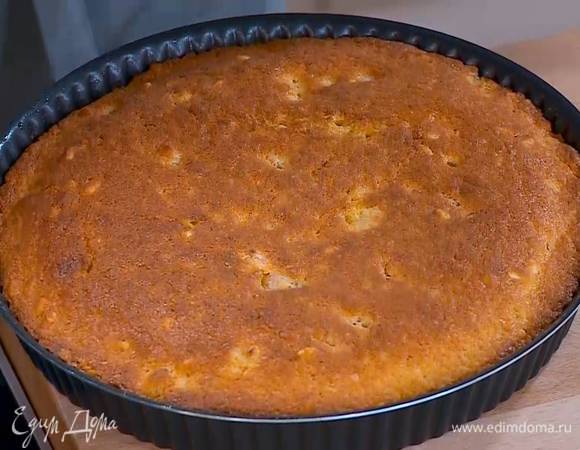 Выпекать кекс в разогретой духовке 25‒35 минут.