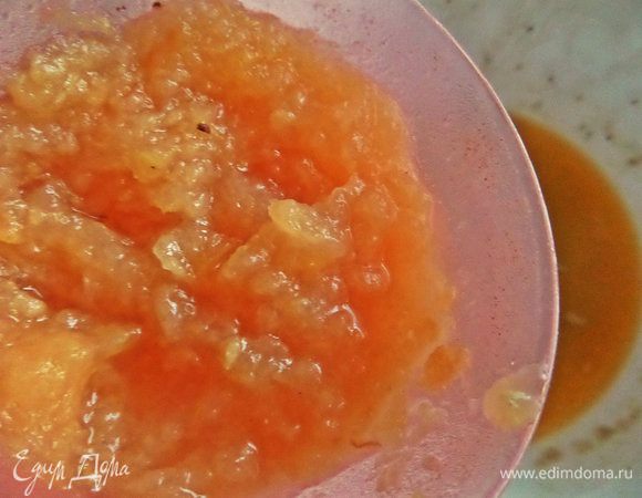 Тыква была замороженная, даем оттаять (вес дан уже оттаянной) и легко разминаем в пюре.