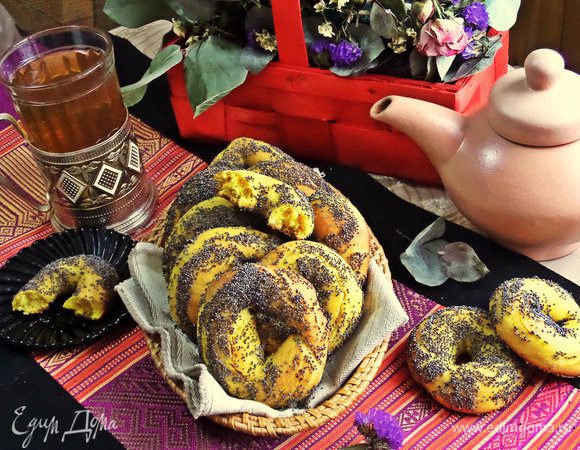 Или завариваем чай (у меня травяной) и наслаждаемся чаепитием дома со свежеиспеченными бубличками.