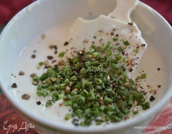 Приготовим соус в отдельной емкости.