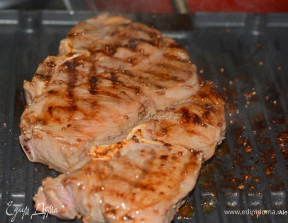 Готовим на разогретом гриле до готовности. Дать постоять 5 минут.