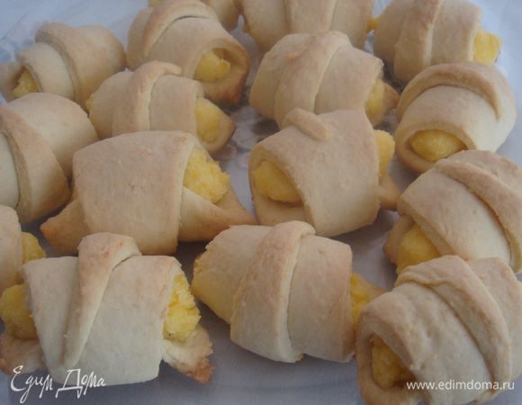 Выпекаем печенье в заранее разогретой духовке до 200°С 15-20 минут до легкого зарумянивания (главное не передержать в духовке).