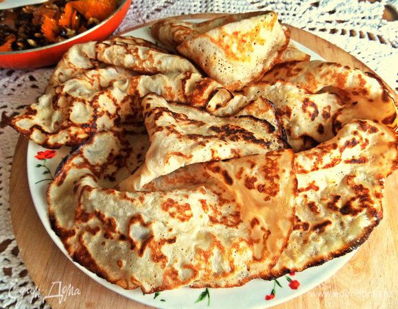 Раскладываем хаотично на тарелке. 