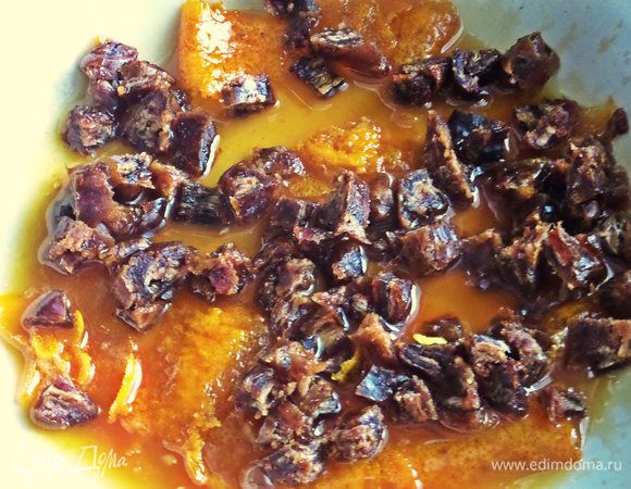 Высыпаем в горячий соус.