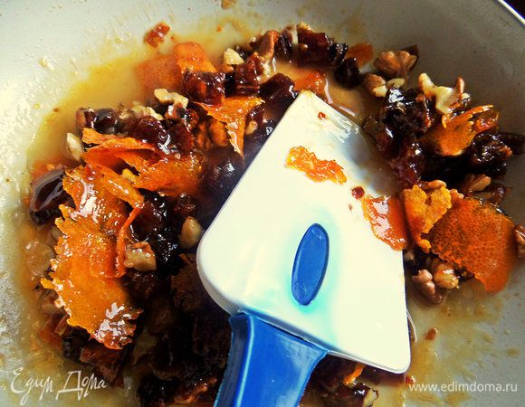 Подержать на огне, помешивая.