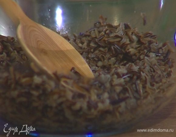 Рис предварительно отварить согласно инструкции на упаковке.