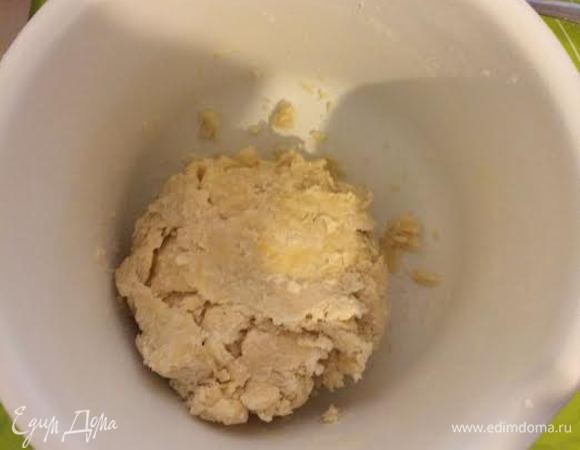 Тесто должно собраться в шар.