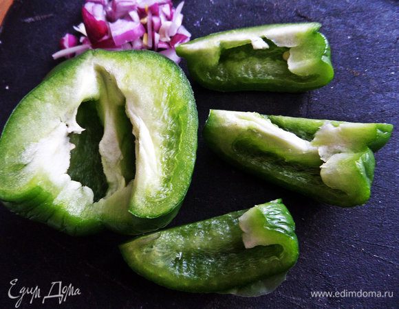 Из свежего был дома зеленый перец.