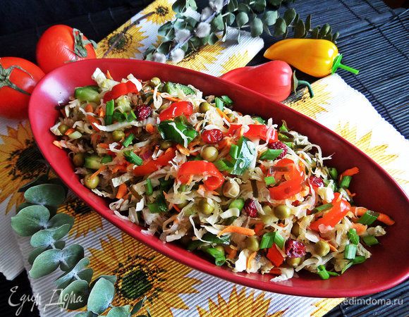 Перемешать. Желательно дать настояться салатику в холодильнике. 