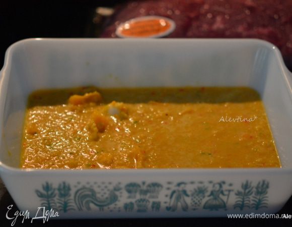 Маринад поделить на 2 части. Часть оставить для маринада. Вторую в холодильник. Добавить в маринад свежий кусок пашины или предварительно размороженный и комнатной температуры. Оставить мариноваться 30 мин. или несколько часов.