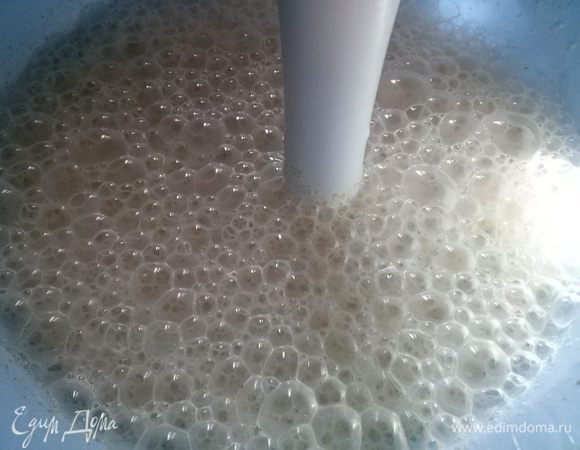 Утром хорошенько измельчаю блендером, процеживаю через сито.