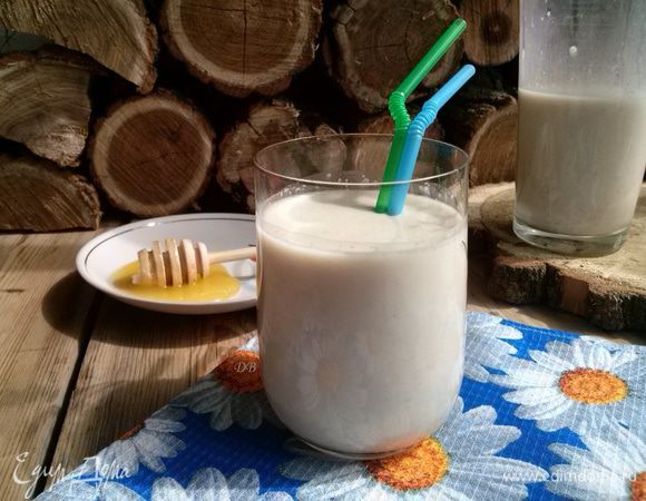 Полезное «молоко» готово!
Можно пить так, можно добавлять по вкусу: банан, мед, корицу, ягоды или любимое варенье.
Готовьте на здоровье!