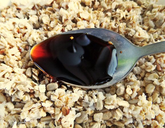 Добавим любой сироп или жидкий мед.