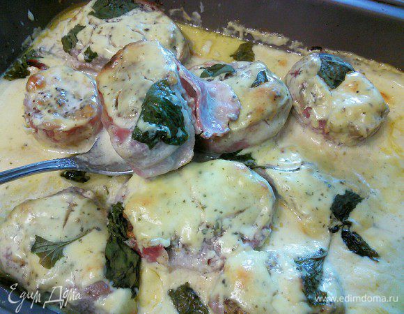 Много вкусного ароматного соуса! Здесь уместен рис на гарнир или картофельное пюре)) 