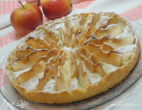 Выпекать 45 минут. Готовый пирог посыпать сахарной пудрой.