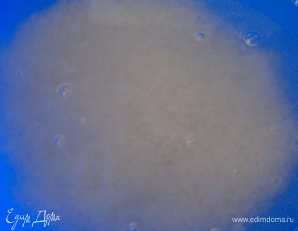 Рис залить горячей водой и оставить на 6 часов, воды нужно столько чтоб покрыла рис на палец.
