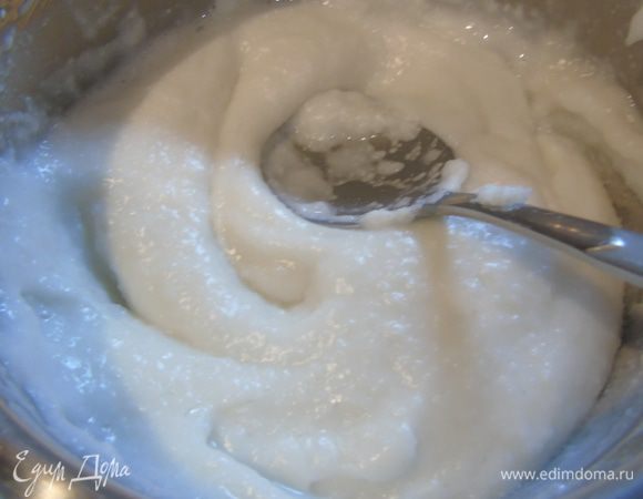 Проварить массу 3-5 минут, после закипания. Если любите очень сладкое то добавьте сахар на этом этапе.