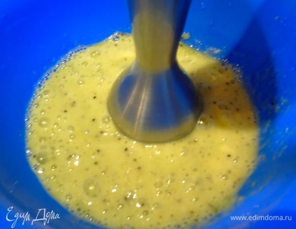 банан и киви пюрируйте, продолжая взбивать постепенно вводите рисовую массу.