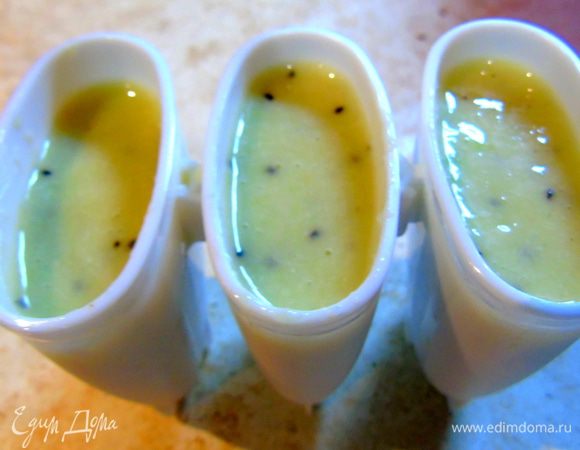 разложите по формочкам и отправьте в морозилку до застывания, на 2-3 часа.