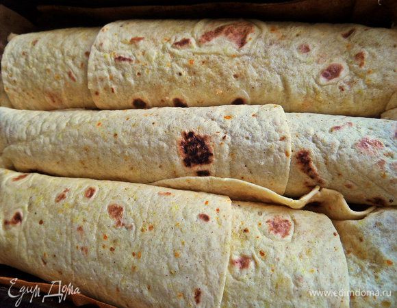 Укладываем вряд...В мою прямоугольную форму вошло три штруделя.