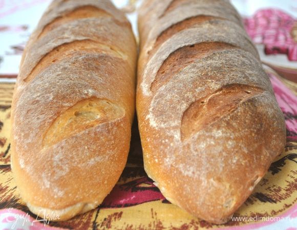 После выпечки накрываем батоны полотенцем и даем остыть.